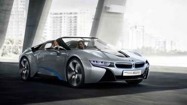 BMW i8 Spyder - grise - 3/4 avant droit travelling