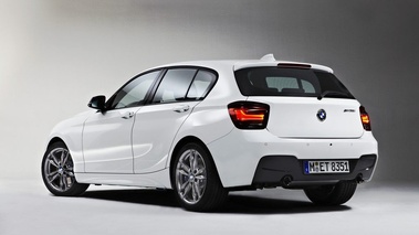 BMW M135i - blanche - 3/4 arrière gauche