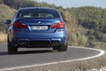 BMW M5 F10 bleu face arrière