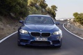 BMW M5 F10 bleu face avant travelling