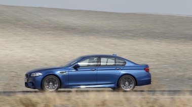 BMW M5 F10 bleu filé