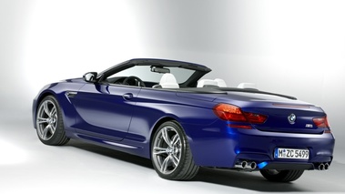 BMW M6 Cabrio - bleu - 3/4 arrière gauche, penché