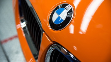 Dernière BMW M3 E92 - orange - logo BMW