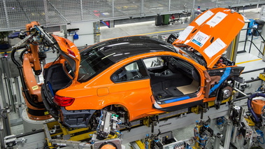 Dernière BMW M3 E92 - orange - sur la chaîne