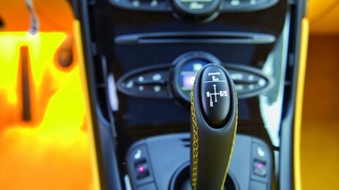 Bugatti Veyron Grand Sport - noire/jaune - console centrale