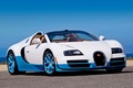 Bugatti Veyron Grand Sport Vitesse blanc/bleu 3/4 avant droit penché 4