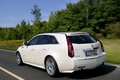 Cadillac CTS-V Sport Wagon blanc 3/4 arrière gauche travelling