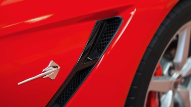Chevrolet Corvette C7 Stingray rouge logo aile avant