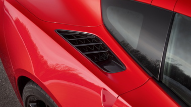 Corvette Stingray 2014 - rouge - détail écope aile arrière