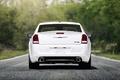 Chrysler 300C SRT-8 blanc face arrière