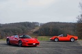 Ferrari 458 Spider rouge 3/4 avant droit & 246 GTS Dino rouge profil