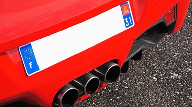 Ferrari 458 Spider rouge échappements