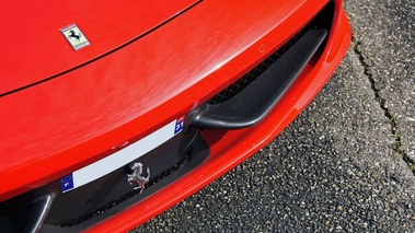 Ferrari 458 Spider rouge lâme avant carbone