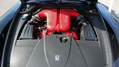 Ferrari 599 SA Aperta noir moteur