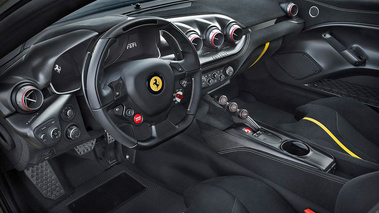 Ferrari F12 TDF jaune intérieur