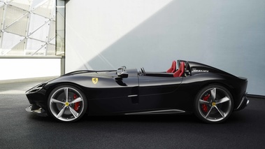 Ferrari Monza SP2 noir profil