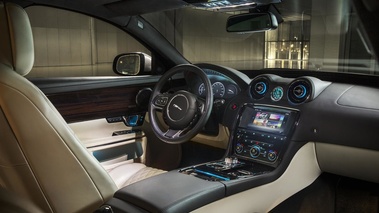 Jaguar XJ 2015 Autobiography - Habitacle, tableau de bord