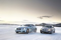 Jaguar XJ AWD bleu & XF AWD gris 3/4 avant gauche travelling