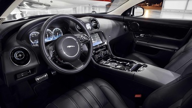 Jaguar XJ Ultimate blanc intérieur