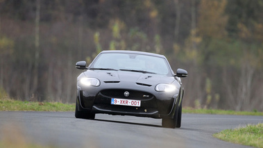 Jaguar XKR-S noir face avant penché 2