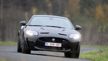 Jaguar XKR-S noir face avant penché 3