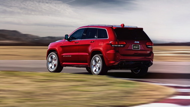 Jeep Grand Cherokee SRT8 2014 - Rouge - 3/4 arrière gauche dynamique