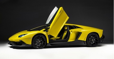 Lamborghini Aventador LP 720-4 50 Anniversario - jaune - 3/4 avant gauche, portes ouvertes