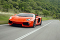 Lamborghini Aventador LP700-4 orange 3/4 avant gauche travelling penché 2