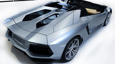 Lamborghini Aventador Roadster - bleu Azzuro Thetis - 3/4 arrière droit