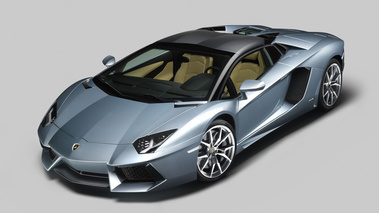 Lamborghini Aventador Roadster - bleu Azzuro Thetis - 3/4 avant gauche fermé