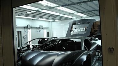 Usine Lamborghini - chaîne de montage Aventador debout 7