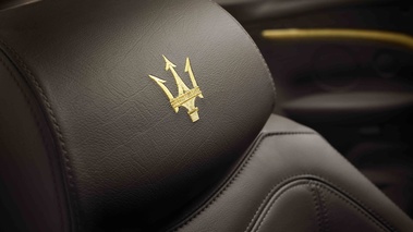 Maserati GranCabrio Fendi marron logo appui-tête