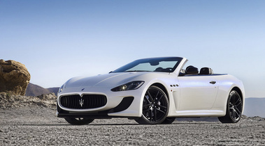 Maserati GranCabrio MC Stradale blanc 3/4 avant gauche