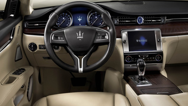 Maserati Quattroporte 2013 - beige - tableau de bord