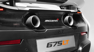 McLaren 675LT - Blanche - Détail, échappements