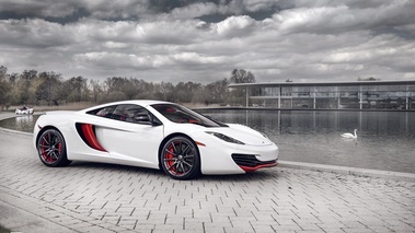 McLaren Bespoke Project 8 - MP4-12C 3/4 avant droit