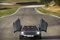 McLaren MP4-12C Spyder anthracite face avant portes ouvertes