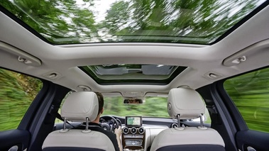 Mercedes-Benz C break - habitacle - vue de l'arrière