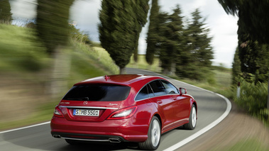 Mercedes CLS Shooting Brake - rouge - 3/4 arrière droit