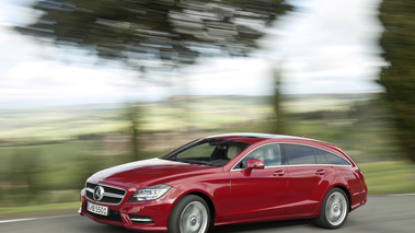 Mercedes CLS Shooting Brake - rouge - 3/4 avant gauche