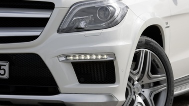 Mercedes GL63 AMG - blanc - détail, phare et bouclier avant gauche