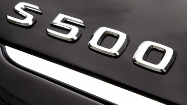 Mercedes S500 noir logo coffre