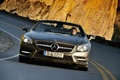 Mercedes SL500 anthracite mate face avant travelling penché
