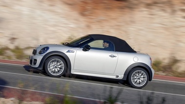 Mini Roadster - blanc bandes noires - profil gauche, fermé