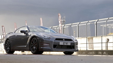 Nissan GT-R 2012 - Grise - 3/4 avant droit