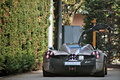 Usine Pagani - Huayra gris face arrière porte ouverte