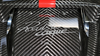 Usine Pagani - Zonda Cinque Roadster logo capot moteur