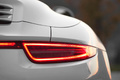 Porsche 991 Carrera 4S Cabriolet blanc feux arrière