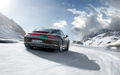 Porsche 991 Carrera 4S marron 3/4 arrière droit travelling penché