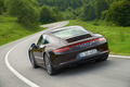 Porsche 991 Carrera 4S marron 3/4 arrière gauche travelling penché